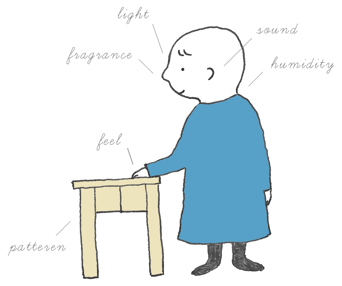 ひのきの机と男の子のイラスト