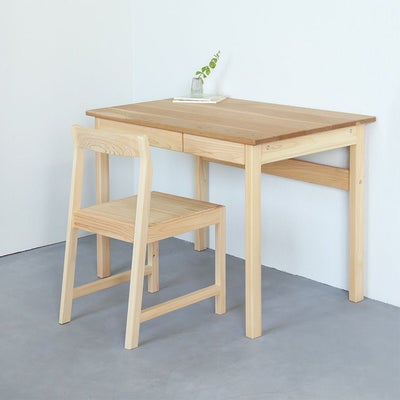 サクラ素材と合わせて上質な空間を演出<br>Fチェア / 4本脚デスク S60（さくら）