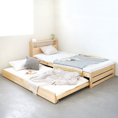 スライドベッドをあわせて親子の寝室に<br>ベッドM ヘッドボード / ベッドM スライドベッド<br>カッティングボード SS（ひのき）