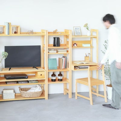 ラックシリーズと合わせた統一感のある空間<br>デスクラック 60 / Fチェア / オープンラック 50<br>オープンラック 100 / ボックスシェルフ 100<br>waku-s 1/4 / waku-subaco<br>コの字ブックエンド（さくら）