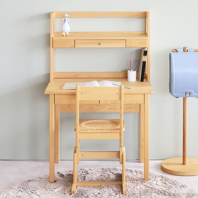 リビングにも、学習スペースにもフィット<br>机棚 つまみタイプ 100 / 4本脚デスク 80<br>2本脚チェア / カカシ
