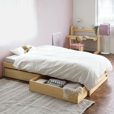 子ども部屋のおもちゃや学習用品をスッキリお片付け<br>ベッドM フラット / ベッドM 専用収納ボックス<br>nvovoデスク K100（コクーン）/ 2本脚チェア POP（サンゴ）